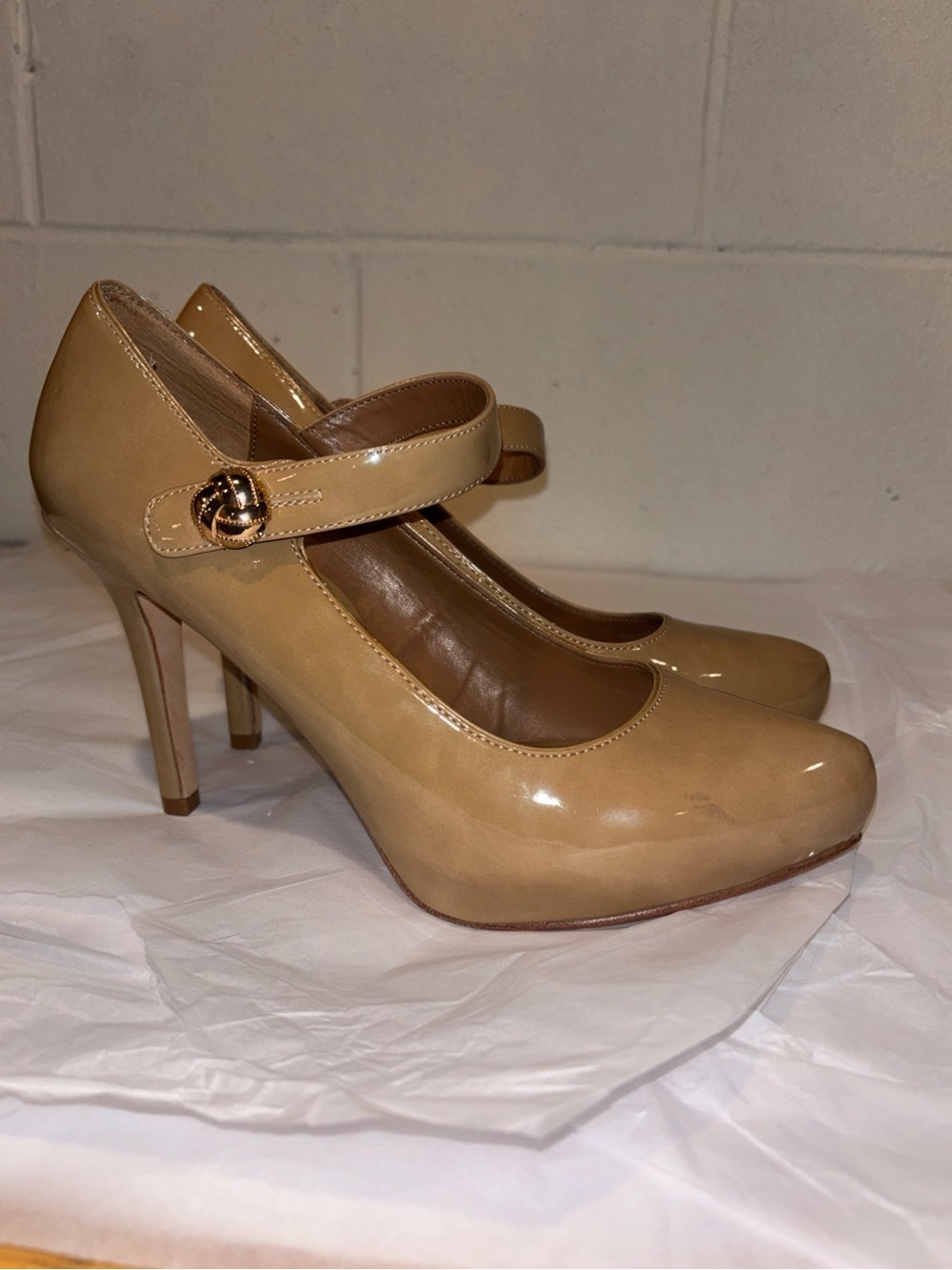White House Black Market Mary Jane Beige Patent Stiletto Pumps Size 8.5